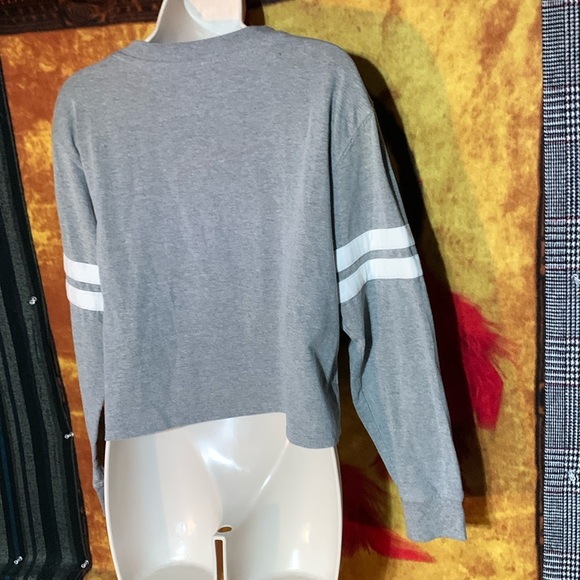 SO-women’s gray/white stripe ‘relaxed’ long sleeve crop crewneck jersey shirt - Picture 7 of 9